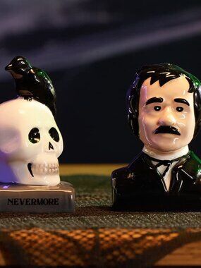 NWT Cracker Barrel Poe & Raven Salt Pepper Shaker Set Halloween Stoneware Black
